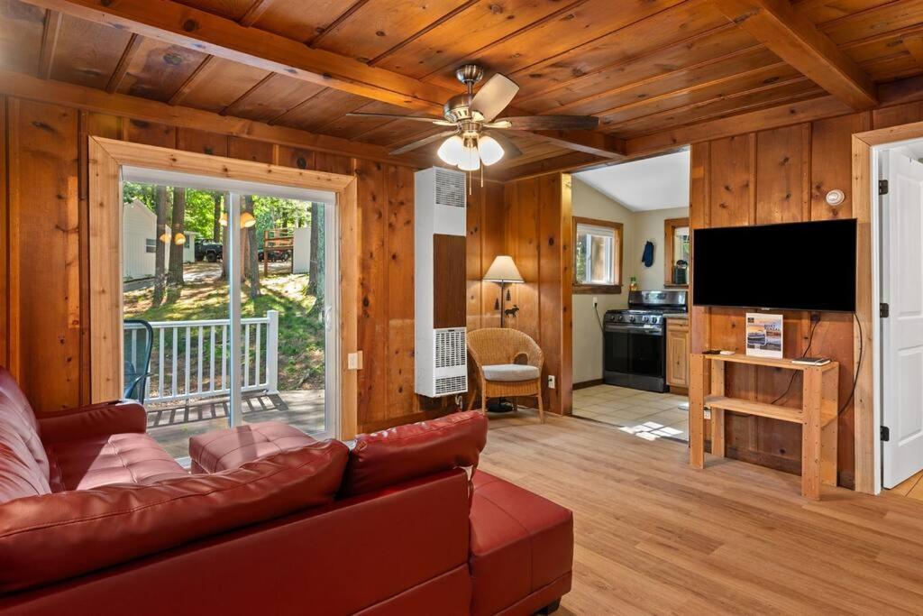 Cabin On Beautiful Arbutus Lake Near Траверс-Сити Экстерьер фото